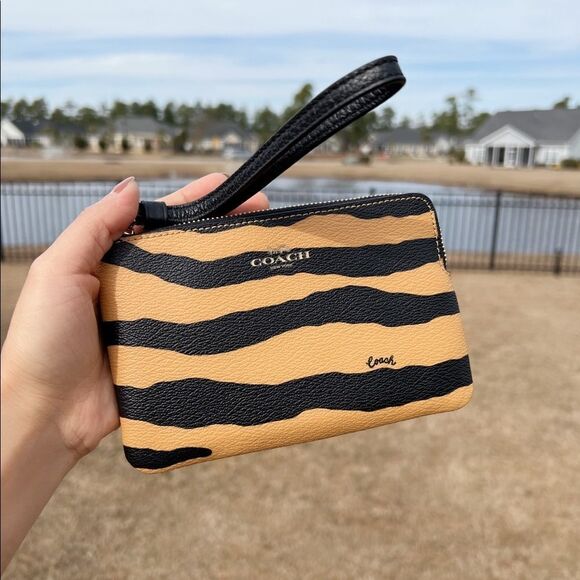 Coach Corner Zip Wristlet With Tiger Print - Picture 2 of 5